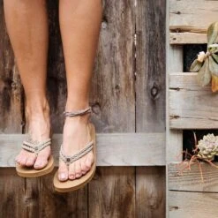 Cobian Women's Leucadia Flip Flops -Favorite Wear full 1b1672fc 78a6 4c65 a874 e9d601dc927e