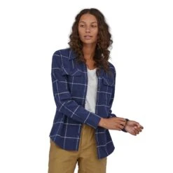 Patagonia Women's Long-Sleeved Organic Cotton Midweight Fjord Flannel Shirt -Favorite Wear medium 18f16767 11ea 4833 be8f 7b2f9f7a3e43