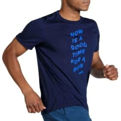 Brooks Men's Distance Graphic S/S Tee -Favorite Wear medium 19a75a24 ff55 4c61 a412 7d9133ac8965