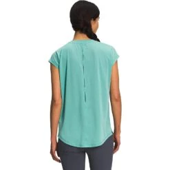 THE NORTH FACE Women's Wander Slitback Short Sleeve -Favorite Wear medium 246f71b0 e6b0 4c4b 8fd9 b4f490ffe8e9