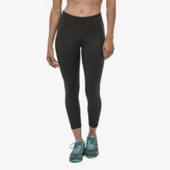 Patagonia Women's Centered Crops 8 Patagonia Women's Centered Crops -Favorite Wear medium 3c72e143 3554 4984 a8d5 2c4d89f6c9a1