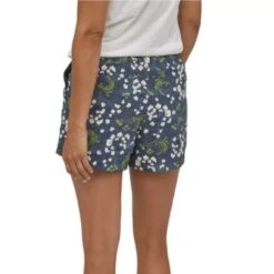 Patagonia Women's Baggies™ Shorts - 5" Inseam -Favorite Wear medium 56dfa47d 7c47 4abd 8c34 70e98efa09bb