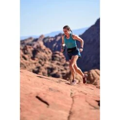 Ultraspire 550 Pocket Handheld Water Bottle W/Stretch Pocket -Favorite Wear medium 5bd663dc d599 4351 81cf 4b9e49d3dab1