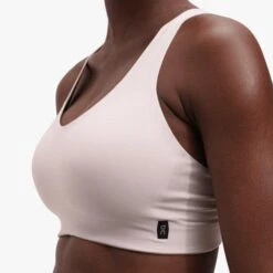 ON Running Women's Active Bra 11 ON Running Women's Active Bra -Favorite Wear medium 67b85e8f 3132 430c a601 4a86a7f0c5e4