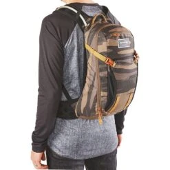 Dakine Men's Drafter Bike Hydration Backpack -Favorite Wear medium 7304cde9 4437 4e1a abcf b5eb16dab407