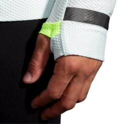 Brooks Men's Carbonite Long Sleeve Running Shirt -Favorite Wear medium 7536456c 92a9 45e4 a061 a7e2a24e2484