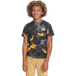 The North Face Boy's Kids' Printed S/S Never Stop Tee 18 The North Face Boy's Kids' Printed S/S Never Stop Tee -Favorite Wear medium 94a74dd3 9c2f 4ece 8446 95b32490c7ce