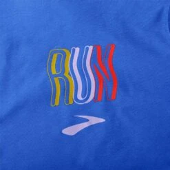 Brooks Women's Distance Graphic Short Sleeve Shirt -Favorite Wear medium a465cf8f 87a3 43cc a54c b058b3323bc7