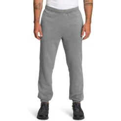 THE NORTH FACE Men's Half Dome Sweatpant 23 THE NORTH FACE Men's Half Dome Sweatpant -Favorite Wear medium e25cb792 aecb 43ff 8128 8747472b0b24