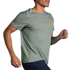 Brooks Men's Distance Short Sleeve 2.0 -Favorite Wear medium f500fbfe c1c0 4c91 b569 c0fcc32efec8
